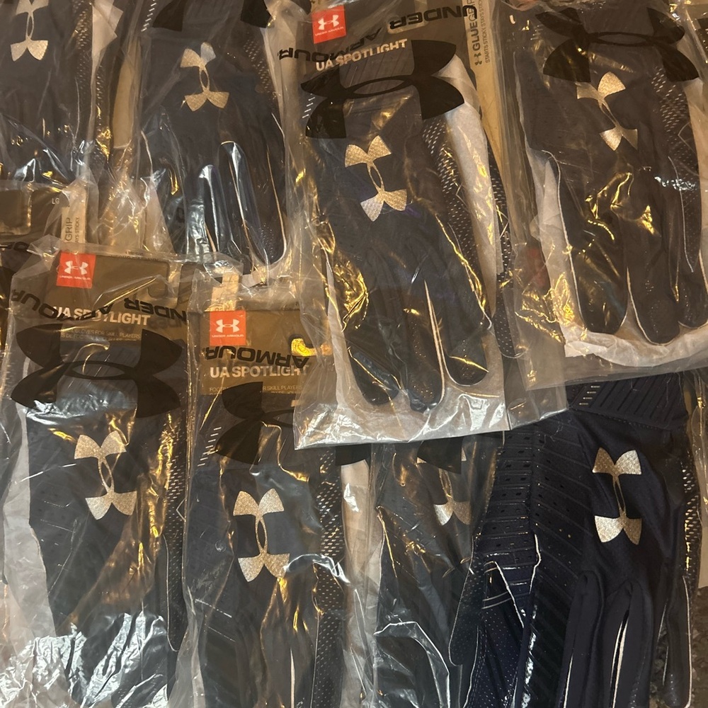 Brand New Men’s size Large UNDER ARMOUR football gloves.